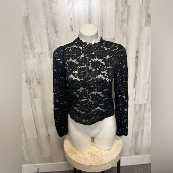 Black laced Top - Picture 2 of 6